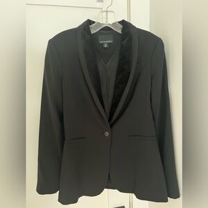 Size S. Black blazer w suede tuxedo style detail.